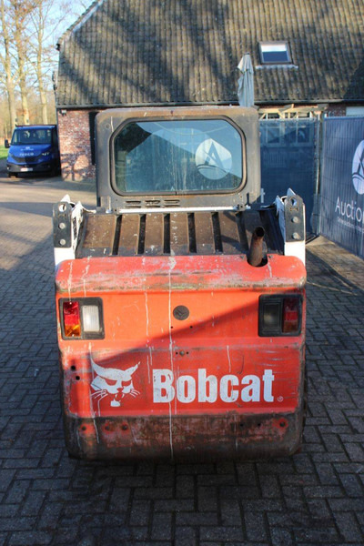 Bobcat S130 - Tekerlekli yükleyici: fotoğraf 4 Bobcat S130 - Tekerlekli yükleyici: fotoğraf 4