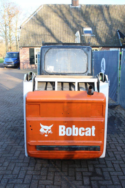 Bobcat S130 - Tekerlekli yükleyici: fotoğraf 4 Bobcat S130 - Tekerlekli yükleyici: fotoğraf 4