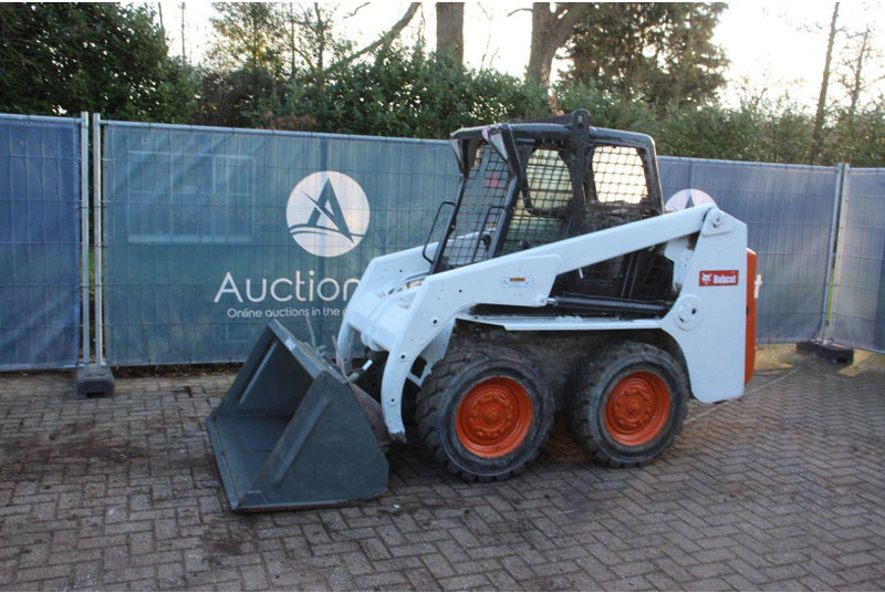 Bobcat S130 - Tekerlekli yükleyici: fotoğraf 1 Bobcat S130 - Tekerlekli yükleyici: fotoğraf 1