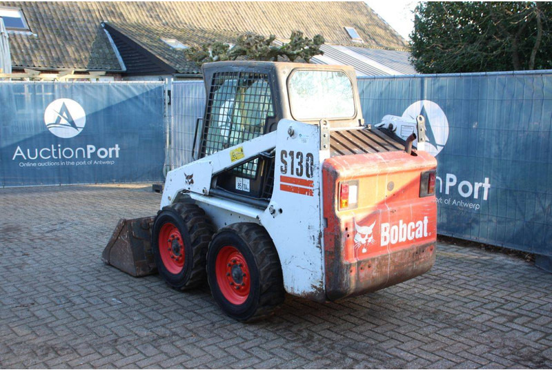 Bobcat S130 - Tekerlekli yükleyici: fotoğraf 3 Bobcat S130 - Tekerlekli yükleyici: fotoğraf 3