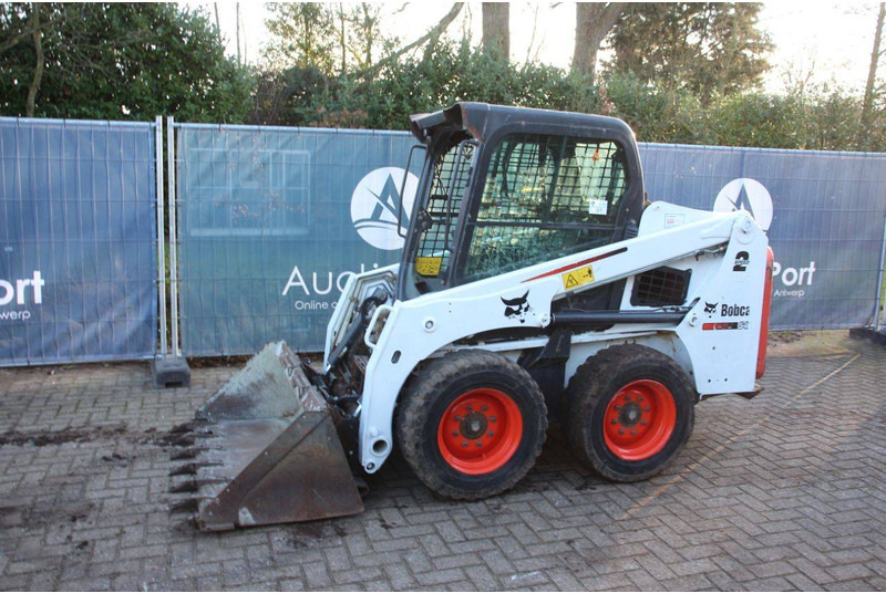 Bobcat S450 - Tekerlekli yükleyici: fotoğraf 1 Bobcat S450 - Tekerlekli yükleyici: fotoğraf 1