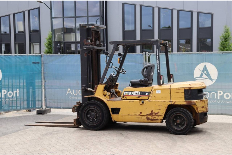Caterpillar DP45 - Dizel forklift: fotoğraf 3 Caterpillar DP45 - Dizel forklift: fotoğraf 3