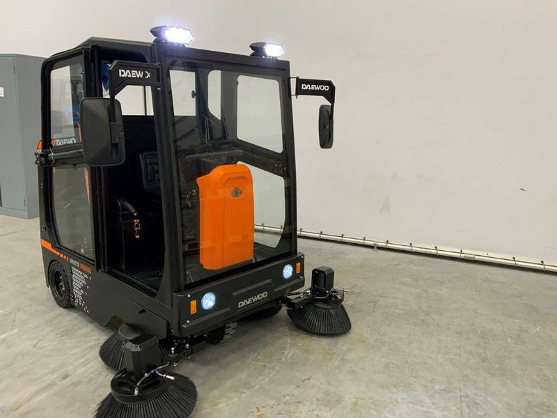 Daewoo DAS100 - Yol süpürme aracı: fotoğraf 1 Daewoo DAS100 - Yol süpürme aracı: fotoğraf 1
