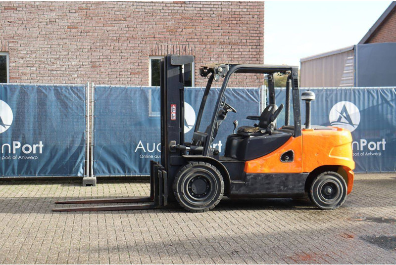 Doosan D45SC-5 - Dizel forklift: fotoğraf 1 Doosan D45SC-5 - Dizel forklift: fotoğraf 1