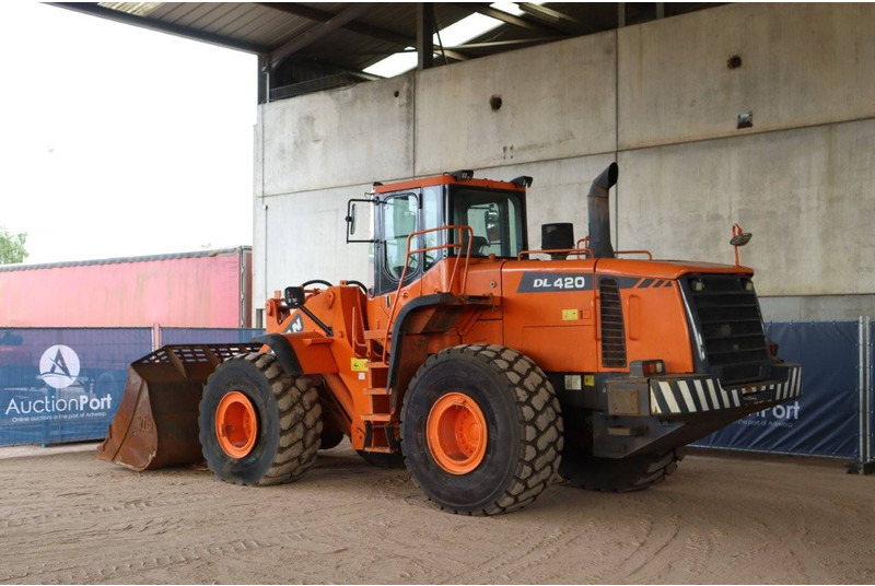 Doosan DL420 - Tekerlekli yükleyici: fotoğraf 4 Doosan DL420 - Tekerlekli yükleyici: fotoğraf 4