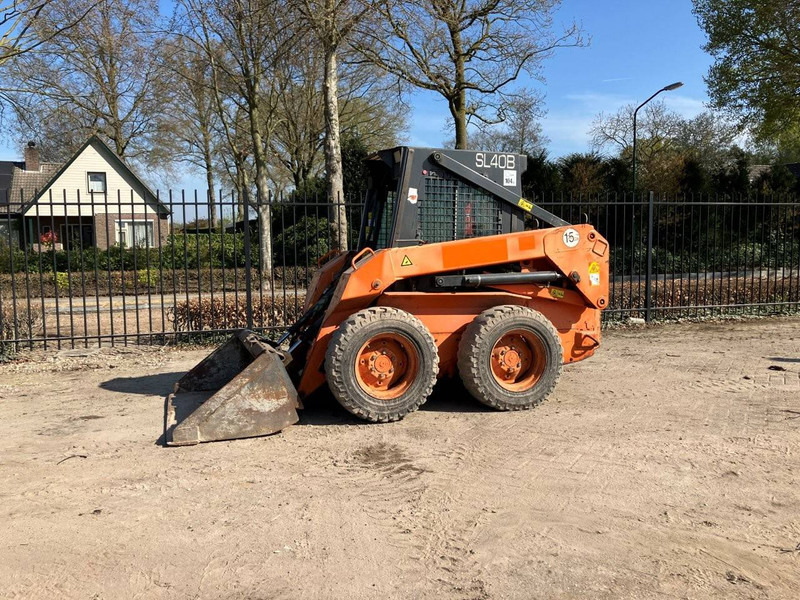 Fiat Kobelco SL40B - Tekerlekli yükleyici: fotoğraf 1 Fiat Kobelco SL40B - Tekerlekli yükleyici: fotoğraf 1