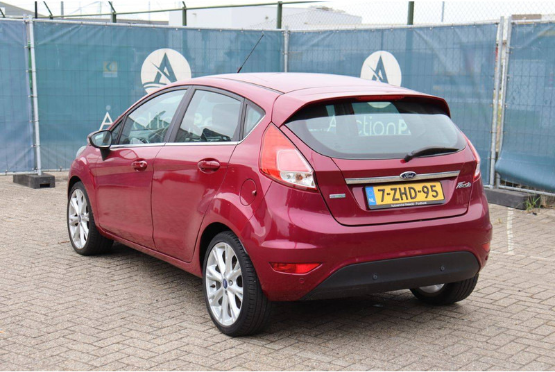 Ford Fiesta - Sedan araba: fotoğraf 4 Ford Fiesta - Sedan araba: fotoğraf 4