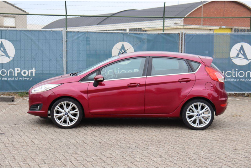 Ford Fiesta - Sedan araba: fotoğraf 2 Ford Fiesta - Sedan araba: fotoğraf 2