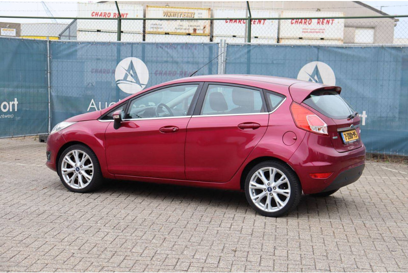 Ford Fiesta - Sedan araba: fotoğraf 3 Ford Fiesta - Sedan araba: fotoğraf 3