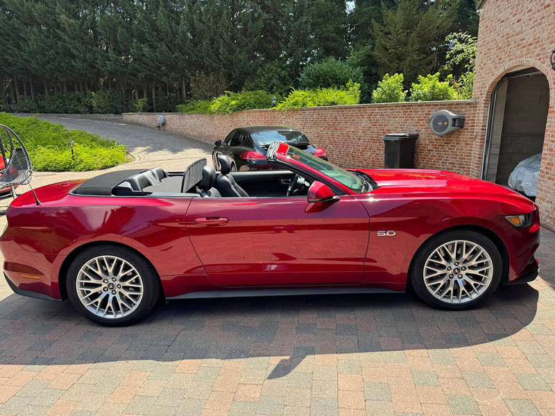 Ford Mustang GT Convertible - Sedan araba: fotoğraf 4 Ford Mustang GT Convertible - Sedan araba: fotoğraf 4