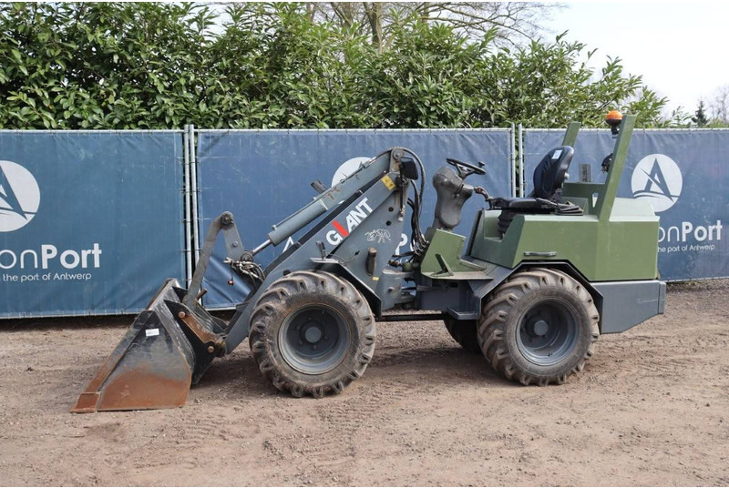 Giant V451T - Tekerlekli yükleyici: fotoğraf 1 Giant V451T - Tekerlekli yükleyici: fotoğraf 1
