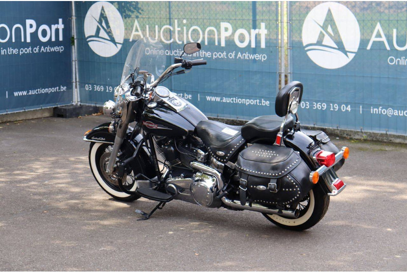 Harley-Davidson Heritage Softail Classic - Motosiklet: fotoğraf 3 Harley-Davidson Heritage Softail Classic - Motosiklet: fotoğraf 3