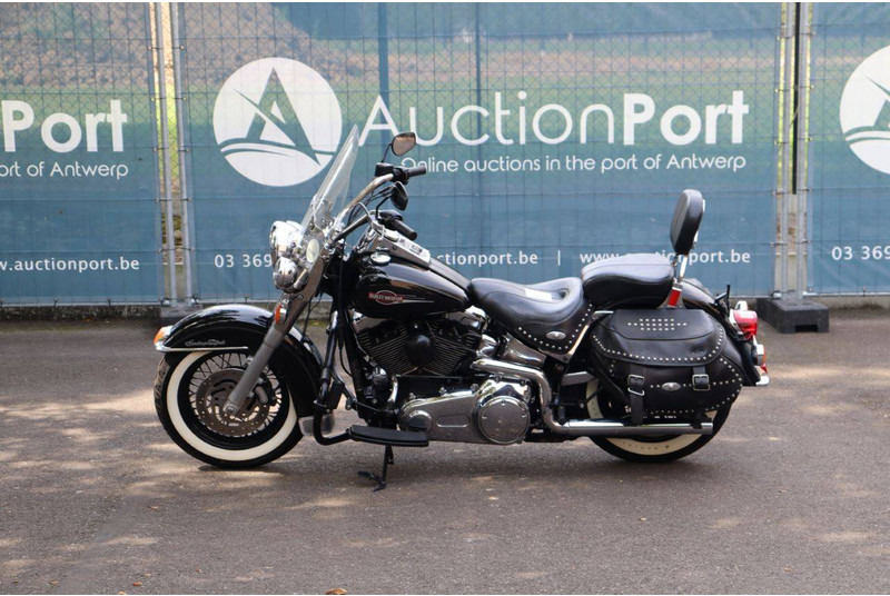 Harley-Davidson Heritage Softail Classic - Motosiklet: fotoğraf 2 Harley-Davidson Heritage Softail Classic - Motosiklet: fotoğraf 2