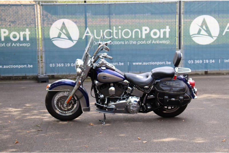 Harley-Davidson Heritage Softail Classic - Motosiklet: fotoğraf 1 Harley-Davidson Heritage Softail Classic - Motosiklet: fotoğraf 1