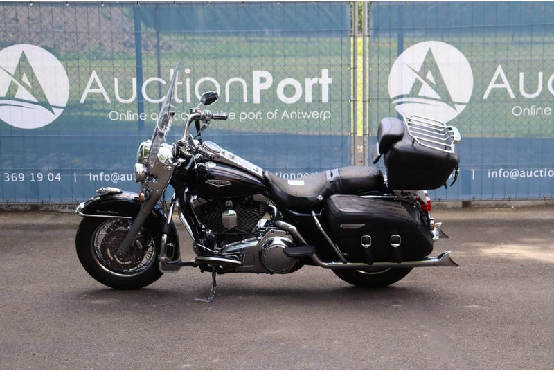 Harley-Davidson Road King Classic - Motosiklet: fotoğraf 2 Harley-Davidson Road King Classic - Motosiklet: fotoğraf 2