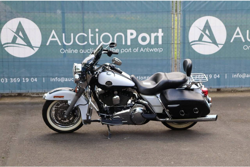 Harley-Davidson Road King Classic Touring - Motosiklet: fotoğraf 1 Harley-Davidson Road King Classic Touring - Motosiklet: fotoğraf 1