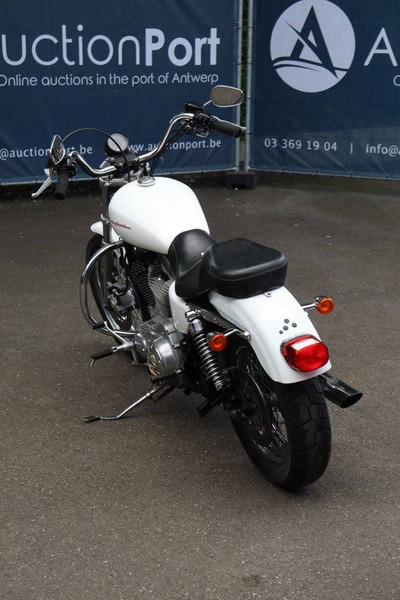 Harley-Davidson Sporster XL883 - Motosiklet: fotoğraf 4 Harley-Davidson Sporster XL883 - Motosiklet: fotoğraf 4