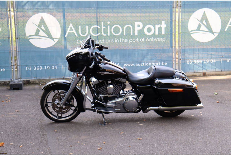 Harley-Davidson Street Glide - Motosiklet: fotoğraf 1 Harley-Davidson Street Glide - Motosiklet: fotoğraf 1