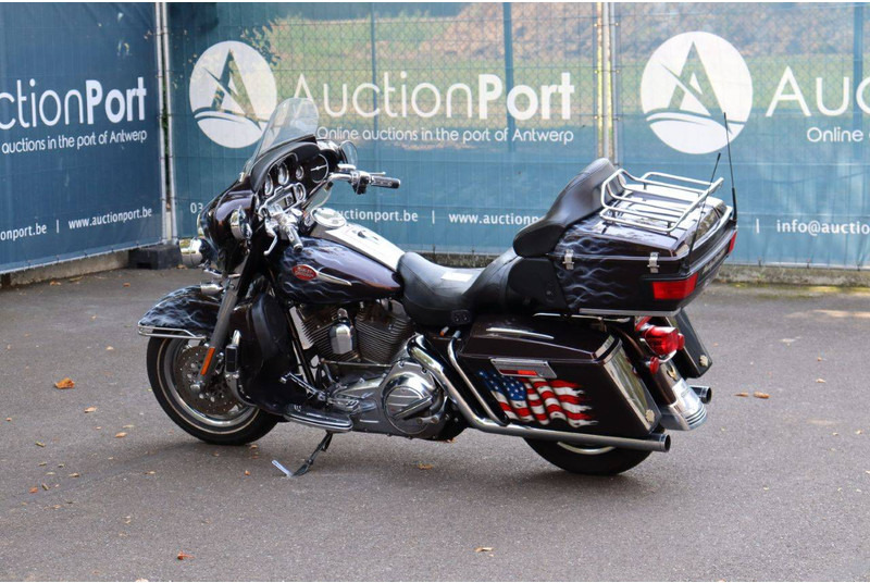 Harley-Davidson Ultra Classic CVO - Motosiklet: fotoğraf 3 Harley-Davidson Ultra Classic CVO - Motosiklet: fotoğraf 3