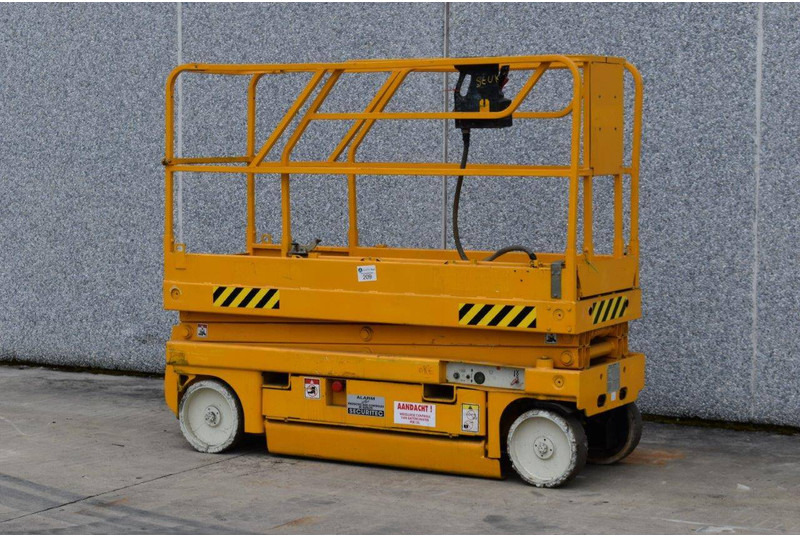 Haulotte Compact 8 - Makasli platform: fotoğraf 3 Haulotte Compact 8 - Makasli platform: fotoğraf 3