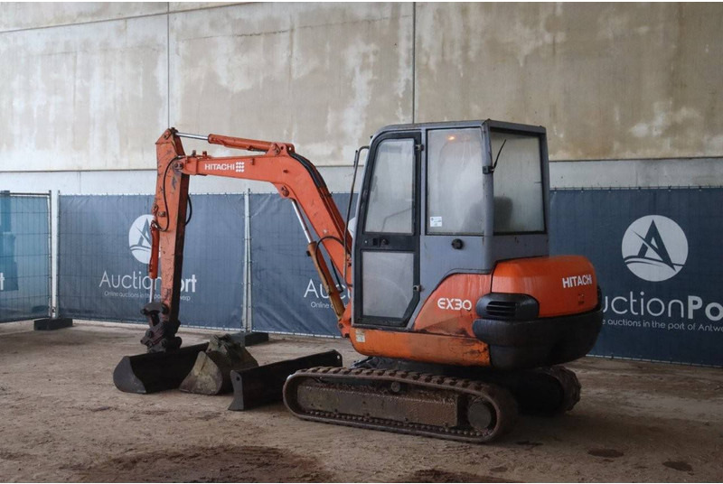 Hitachi EX30-2 - Paletli ekskavatör: fotoğraf 3 Hitachi EX30-2 - Paletli ekskavatör: fotoğraf 3