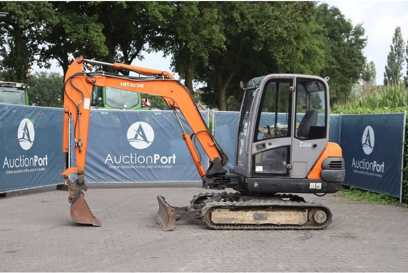 Hitachi ZX30 CLR - Paletli ekskavatör: fotoğraf 1 Hitachi ZX30 CLR - Paletli ekskavatör: fotoğraf 1