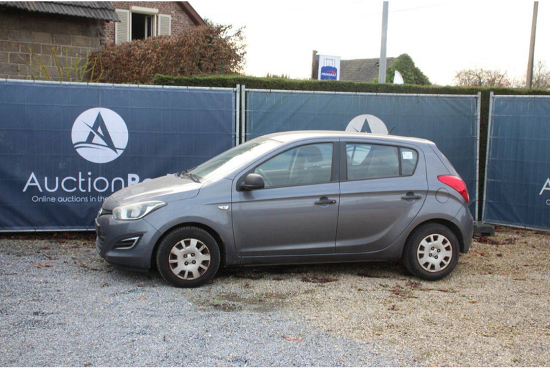 Hyundai i20 - Sedan araba: fotoğraf 1 Hyundai i20 - Sedan araba: fotoğraf 1