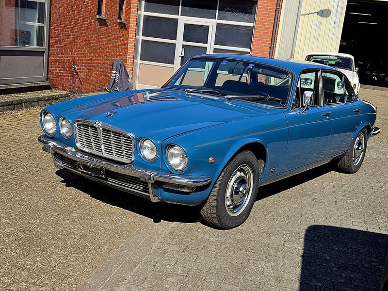 Jaguar XJ 4.2 Manual 4-Speed Overdrive - Sedan araba: fotoğraf 1 Jaguar XJ 4.2 Manual 4-Speed Overdrive - Sedan araba: fotoğraf 1