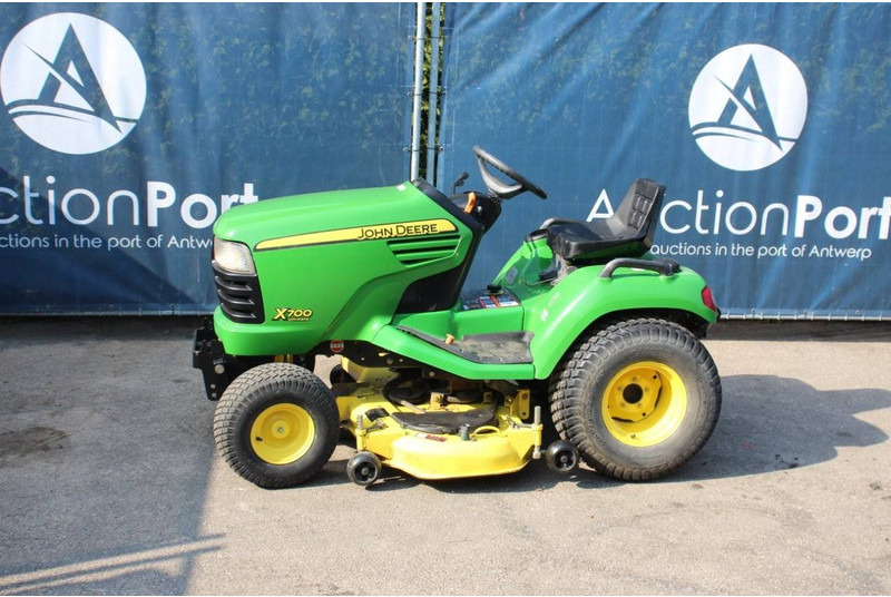 John Deere M700 - Çim biçme makinesi: fotoğraf 1 John Deere M700 - Çim biçme makinesi: fotoğraf 1