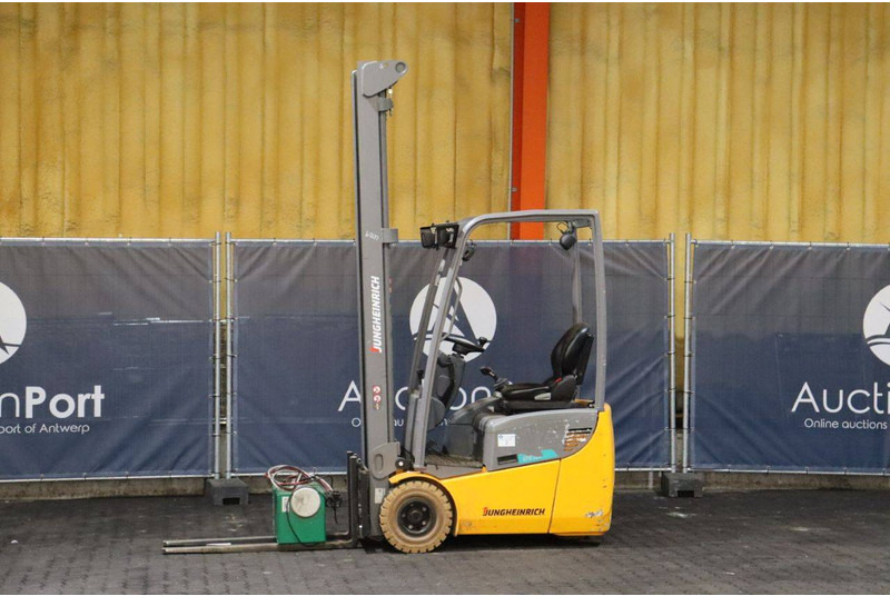 Jungheinrich EFG 110 - Elektrikli forklift: fotoğraf 1 Jungheinrich EFG 110 - Elektrikli forklift: fotoğraf 1