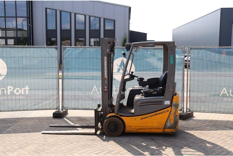 Jungheinrich EFG215 - Elektrikli forklift: fotoğraf 2 Jungheinrich EFG215 - Elektrikli forklift: fotoğraf 2