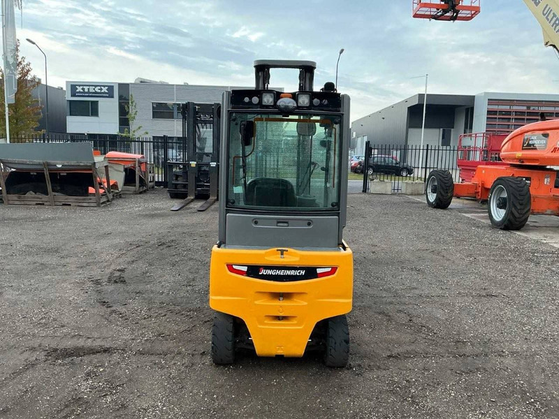 Jungheinrich EFG320 - Elektrikli forklift: fotoğraf 4 Jungheinrich EFG320 - Elektrikli forklift: fotoğraf 4