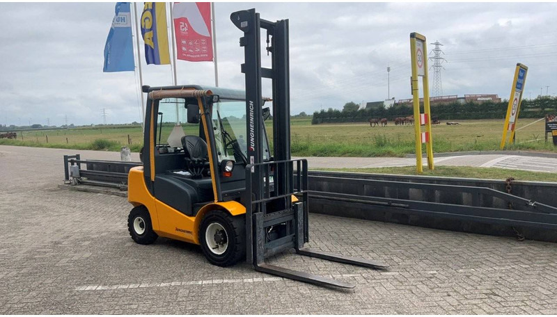 Jungheinrich TFG 430 - LPG forklift: fotoğraf 2 Jungheinrich TFG 430 - LPG forklift: fotoğraf 2