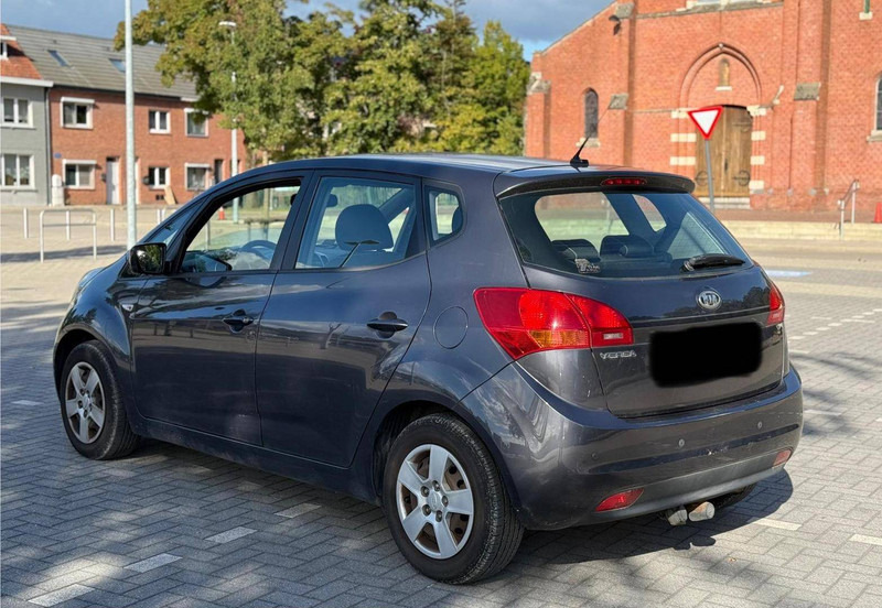 Kia Venga (I) 1.4 CVVT - Sedan araba: fotoğraf 2 Kia Venga (I) 1.4 CVVT - Sedan araba: fotoğraf 2