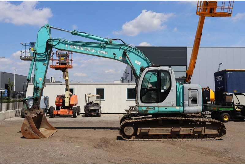 Kobelco SK235SR - Paletli ekskavatör: fotoğraf 2 Kobelco SK235SR - Paletli ekskavatör: fotoğraf 2