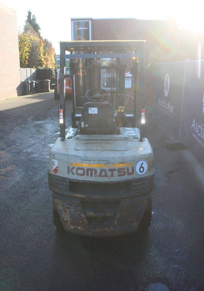 Komatsu FD30T-11E - Dizel forklift: fotoğraf 4 Komatsu FD30T-11E - Dizel forklift: fotoğraf 4