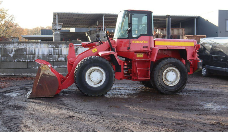 Komatsu WA 270-3 - Tekerlekli yükleyici: fotoğraf 1 Komatsu WA 270-3 - Tekerlekli yükleyici: fotoğraf 1