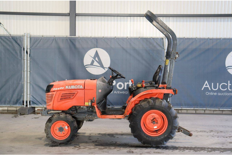 Kubota B2420 - Traktör: fotoğraf 2 Kubota B2420 - Traktör: fotoğraf 2