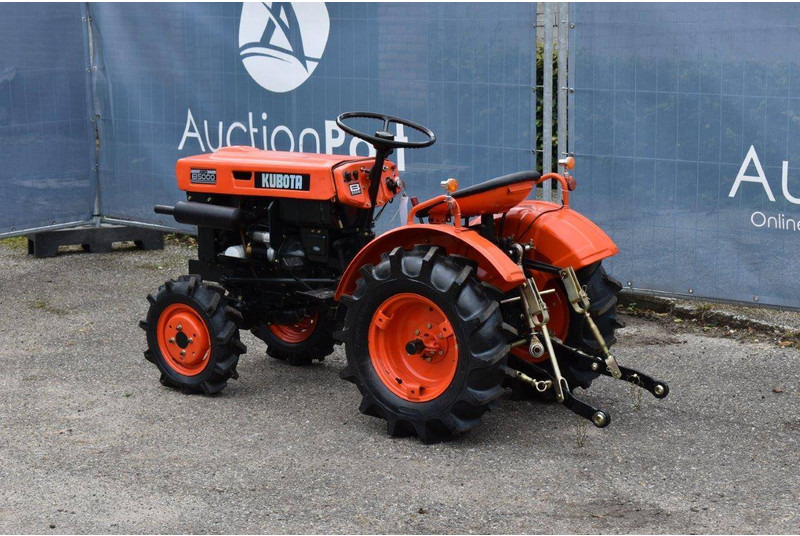 Kubota B5000 - Traktör: fotoğraf 3 Kubota B5000 - Traktör: fotoğraf 3