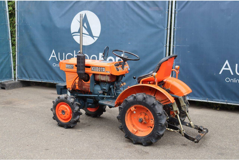 Kubota B5001 - Traktör: fotoğraf 3 Kubota B5001 - Traktör: fotoğraf 3