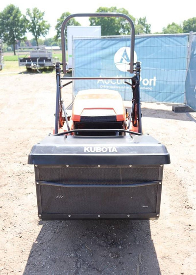 Kubota GZD15-II - Çim biçme makinesi: fotoğraf 4 Kubota GZD15-II - Çim biçme makinesi: fotoğraf 4