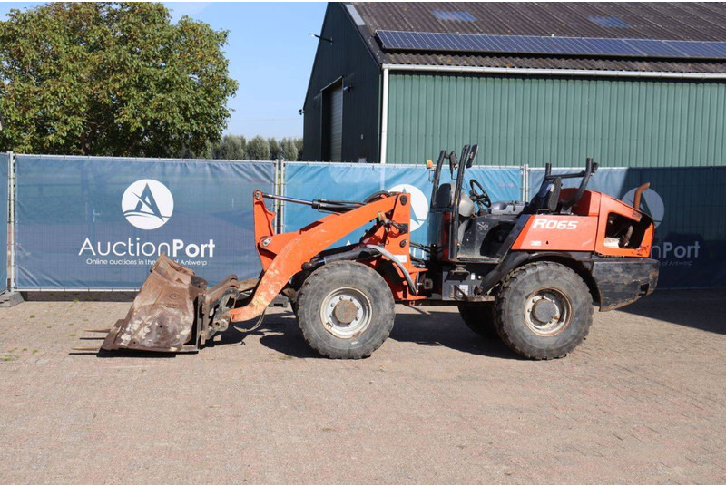 Kubota R065 - Tekerlekli yükleyici: fotoğraf 1 Kubota R065 - Tekerlekli yükleyici: fotoğraf 1