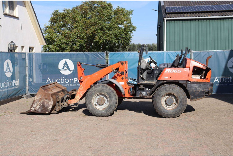 Kubota R065 - Tekerlekli yükleyici: fotoğraf 2 Kubota R065 - Tekerlekli yükleyici: fotoğraf 2