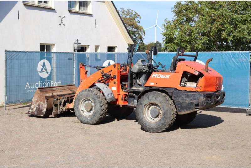 Kubota R065 - Tekerlekli yükleyici: fotoğraf 3 Kubota R065 - Tekerlekli yükleyici: fotoğraf 3