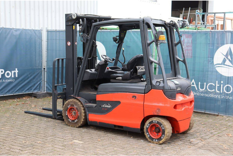 Linde E30 - Elektrikli forklift: fotoğraf 3 Linde E30 - Elektrikli forklift: fotoğraf 3