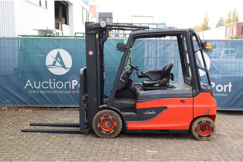 Linde E30 - Elektrikli forklift: fotoğraf 2 Linde E30 - Elektrikli forklift: fotoğraf 2