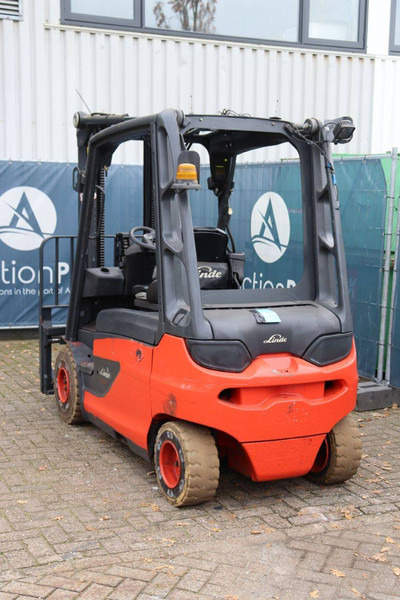 Linde E30 - Elektrikli forklift: fotoğraf 4 Linde E30 - Elektrikli forklift: fotoğraf 4