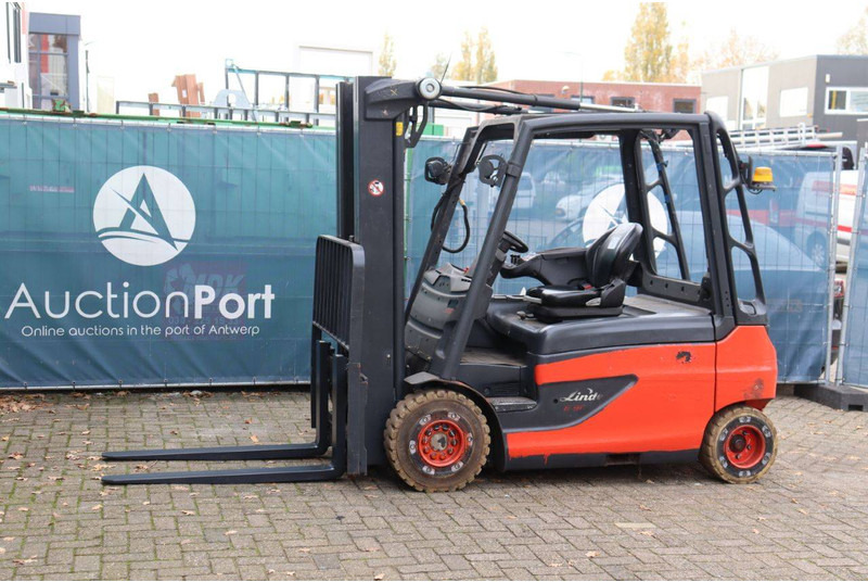 Linde E30 - Elektrikli forklift: fotoğraf 1 Linde E30 - Elektrikli forklift: fotoğraf 1