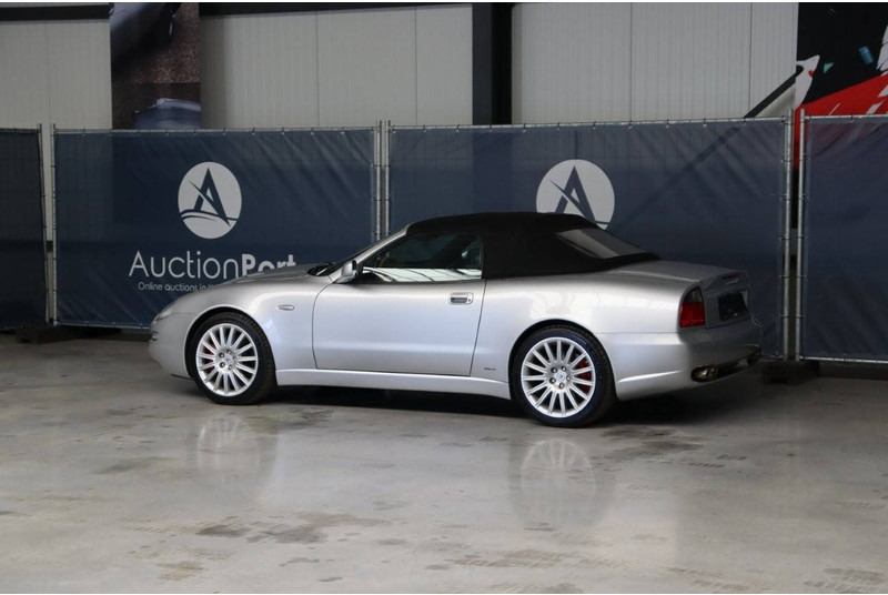 Maserati Spyder - Sedan araba: fotoğraf 3 Maserati Spyder - Sedan araba: fotoğraf 3