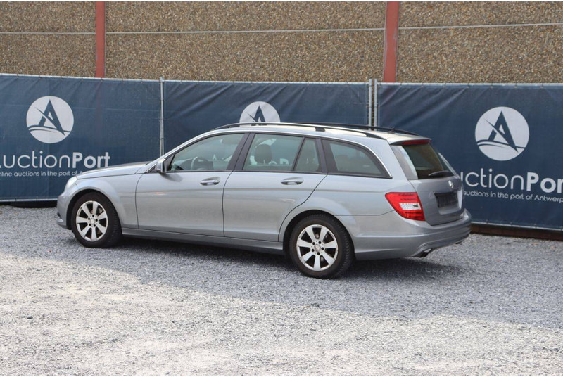 Mercedes-Benz C-Klasse 180 CDI - Sedan araba: fotoğraf 3 Mercedes-Benz C-Klasse 180 CDI - Sedan araba: fotoğraf 3